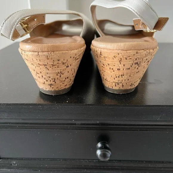 Clarks Artisan White Leather Sling back Sz 10 - Picture 3 of 7